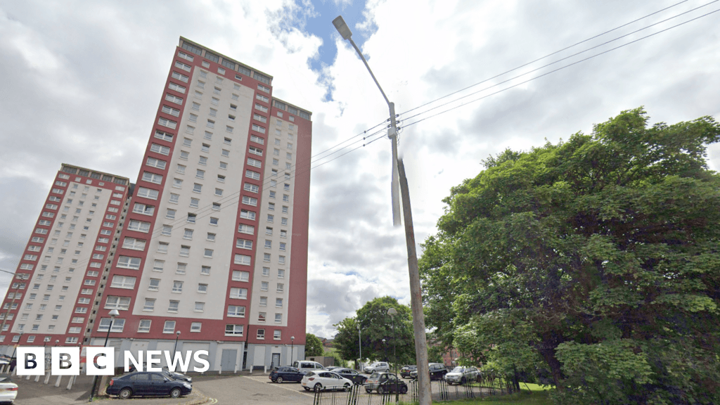 Woman arrested after body of man found in Glasgow flat