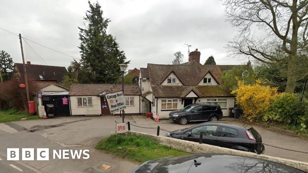 Holt Heath Post Office robbed by man thought to be armed with gun