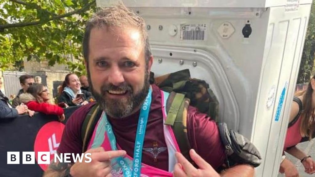 Runners carry washing machines in memory of SSNAP fundraiser