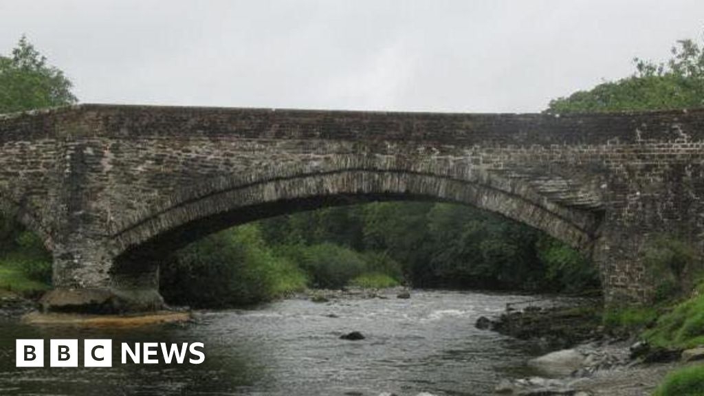 Lincolns Bridge in Sedburgh closed for 'essential' repairs
