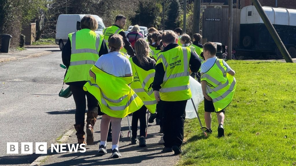 Kent primary school children join litter-picking campaign