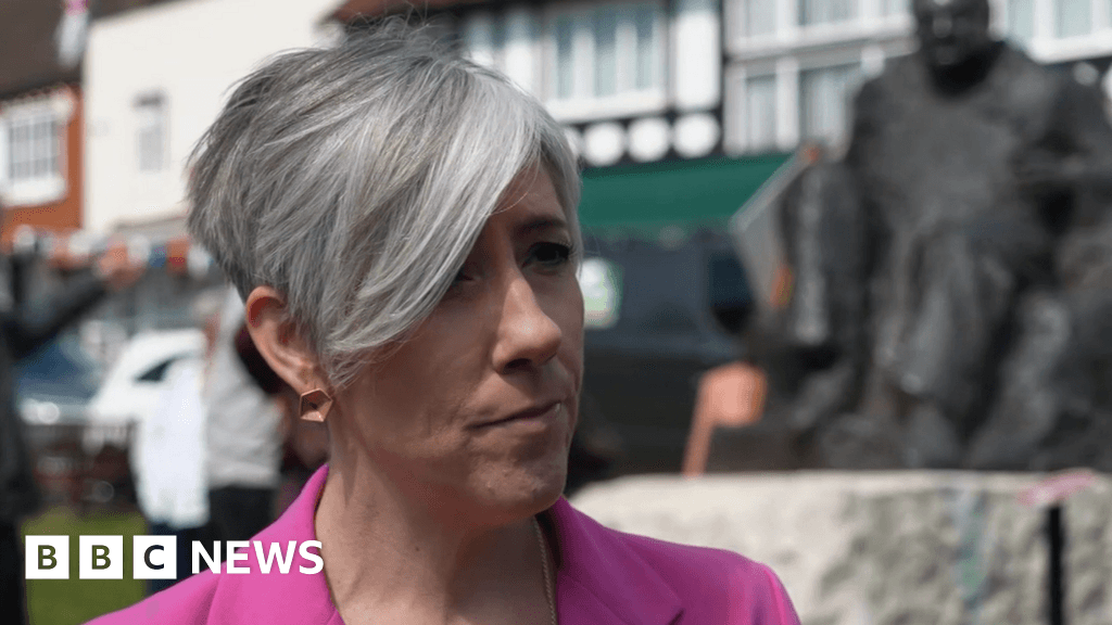 Lib Dems' Daisy Cooper visits Kent ahead of local elections