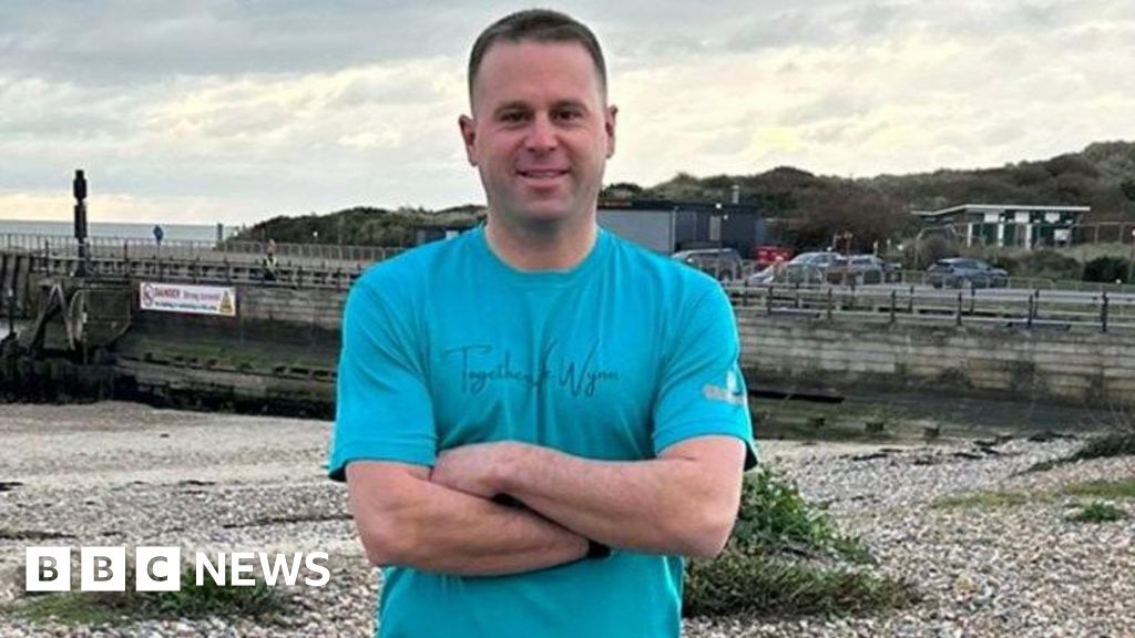 Brighton and Paris marathon runner walks between cities