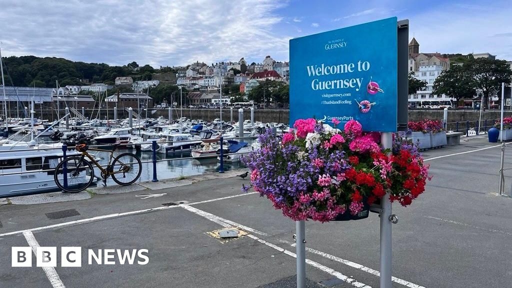 Guernsey sees 15,000 journeys over bank holiday