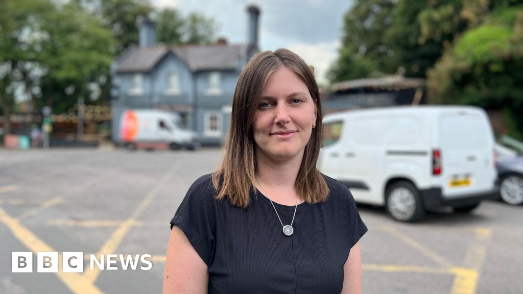 Calls for crossing at 'dangerous' four-way Reading junction