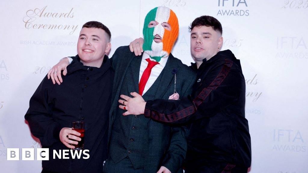 2000trees: Kneecap to stay as headliners after terror charge