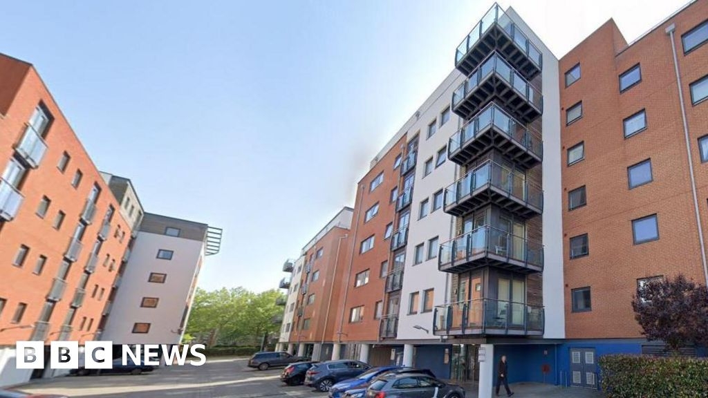 Fire fears force more residents from Southampton marina flats