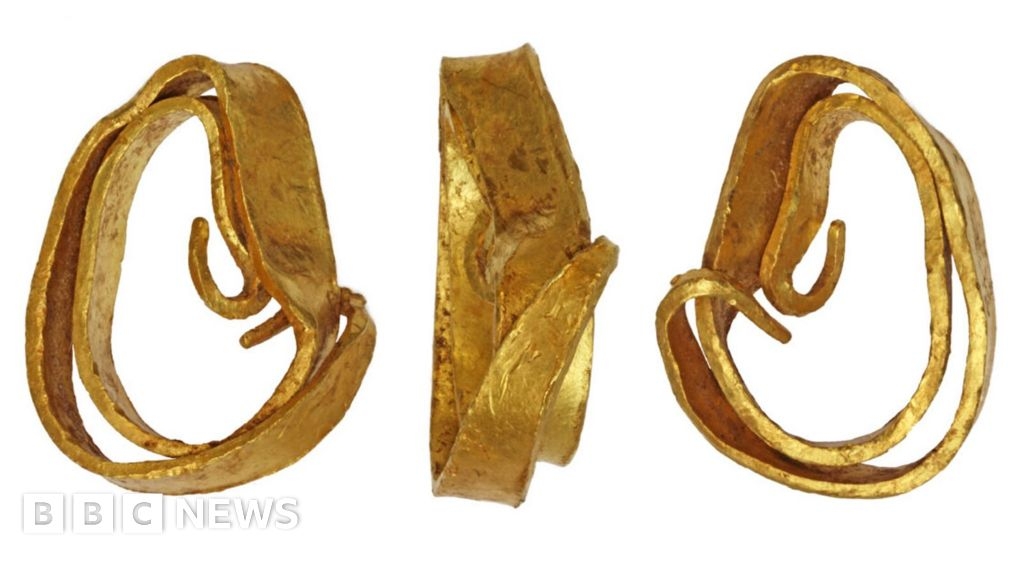 Crichel Hoard: Dorset Museum to acquire Bronze Age gold