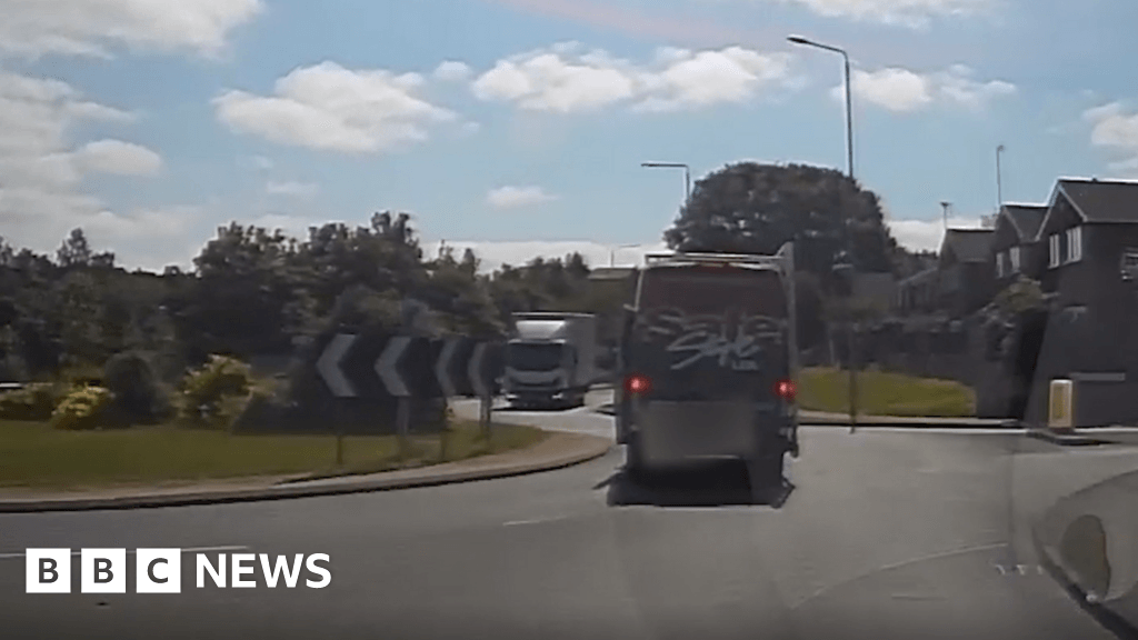 Footage shows van driver ramming police cars in Mansfield