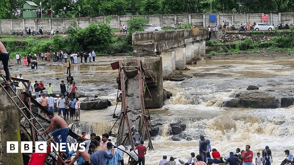 Pune bridge collapse: Two killed in India