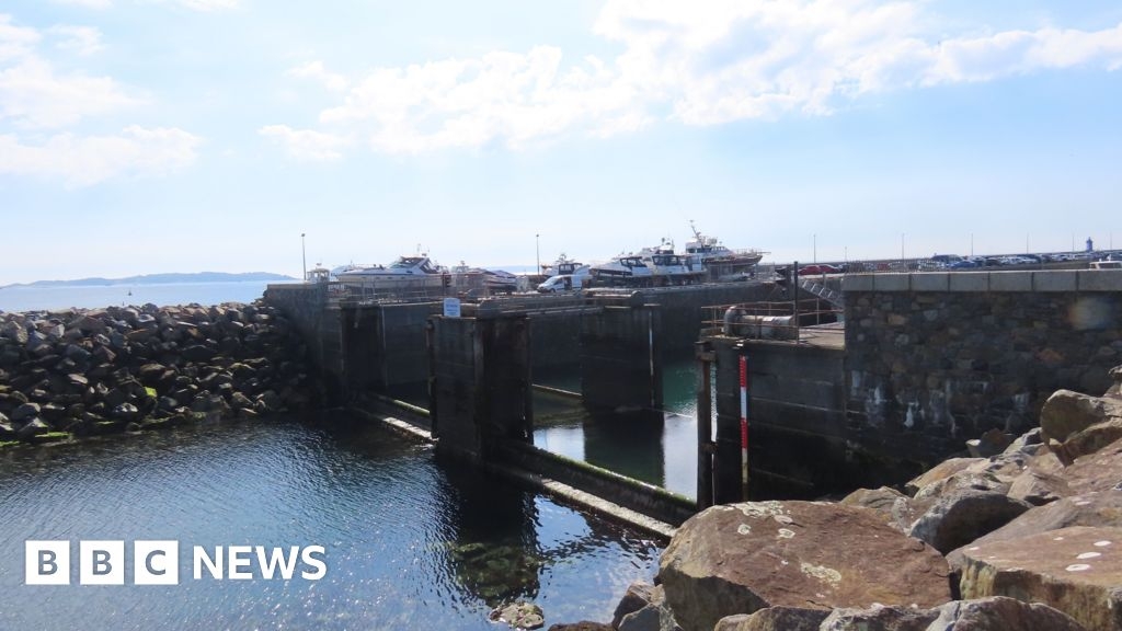 Guernsey politicians request £10m QE2 marina gate replacement