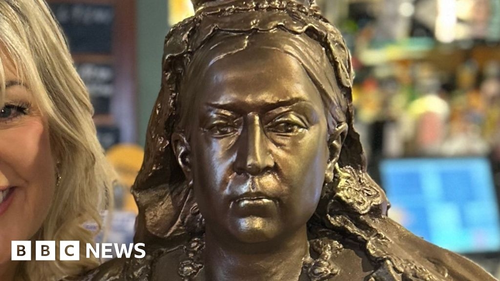 EastEnders' 40th celebrations at Queen Vic pub in Maldon