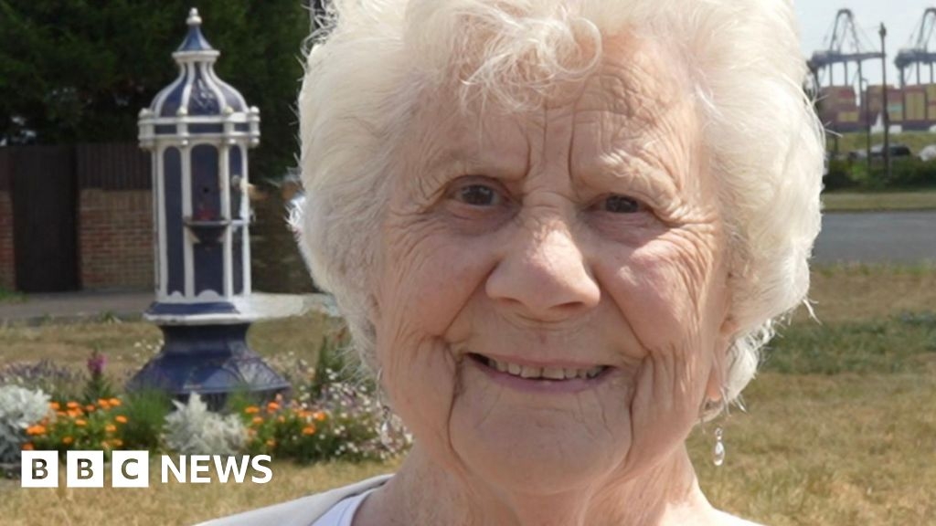 WW2 children mark 85 years since evacuation from Essex