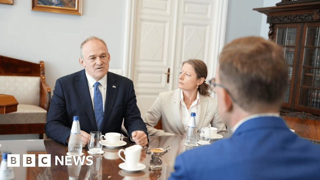 Give new recruits £10,000 to join army, says Sir Ed Davey
