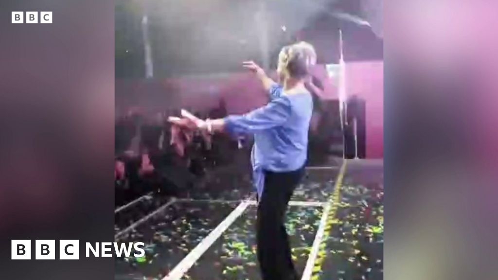 Moment dancing fan, 97, steals show at Bongo's Bingo in Liverpool