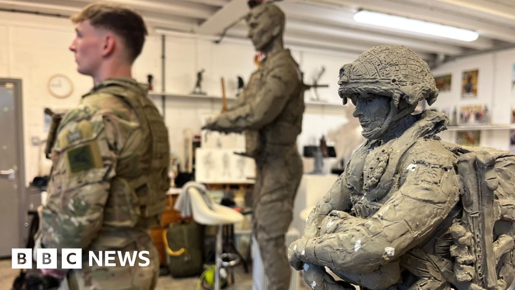 Colchester military veterans march to fund £200,000 statue