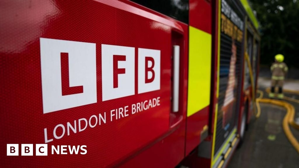 Man treated for smoke inhalation after Tower Hamlets flat fire