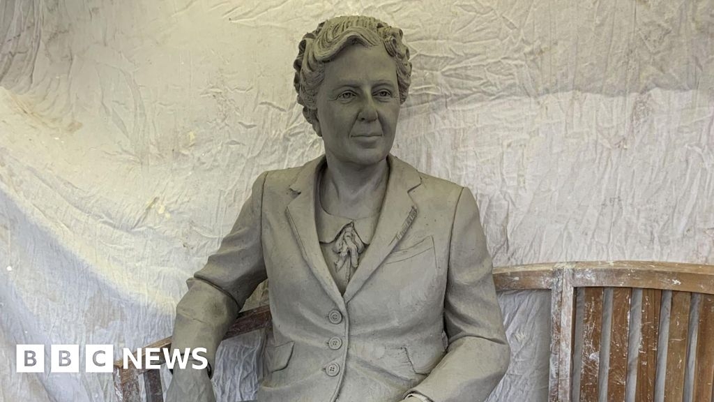 Agatha Christie Devon waterfront statue to be unveiled in April