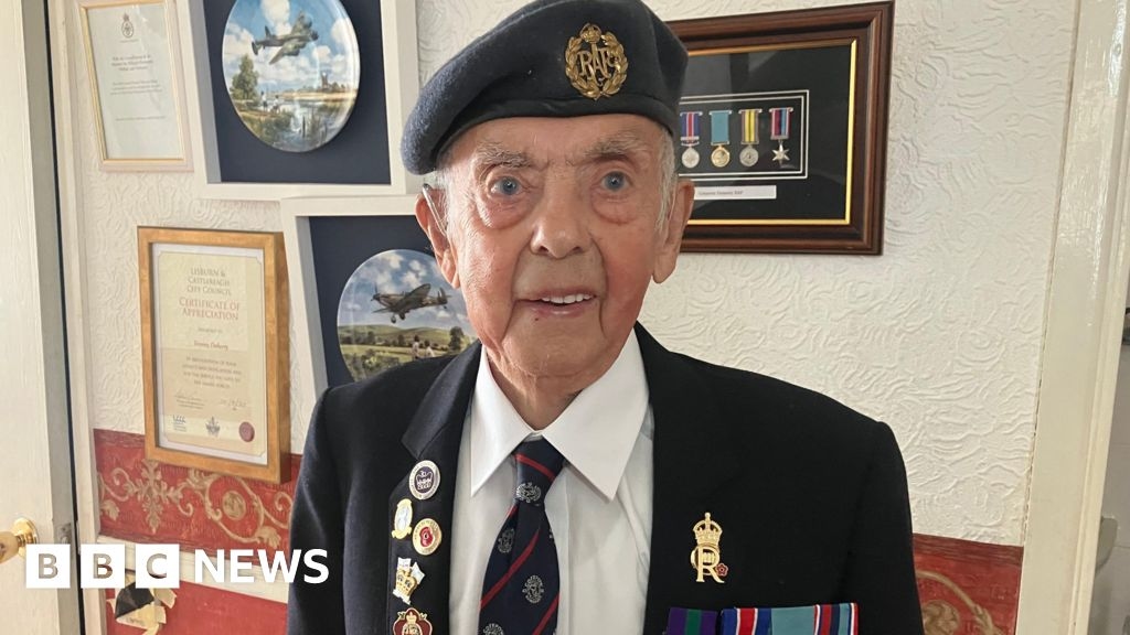 VJ Day: Neighbours share memories of war and of a lost uncle
