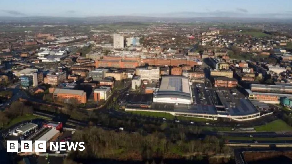 Oldham Council 'not exiting housing scheme', hints Rayner