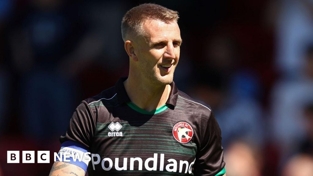 Ex-Southend and Oldham footballer splits loyalties ahead of match