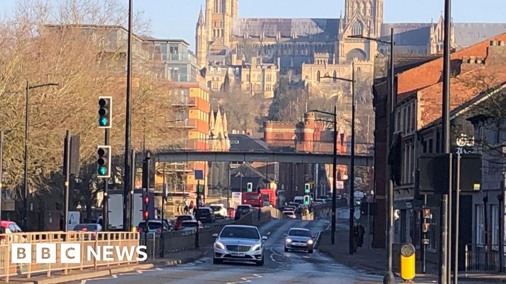 Farewell to Lincoln bridge with iconic cathedral view