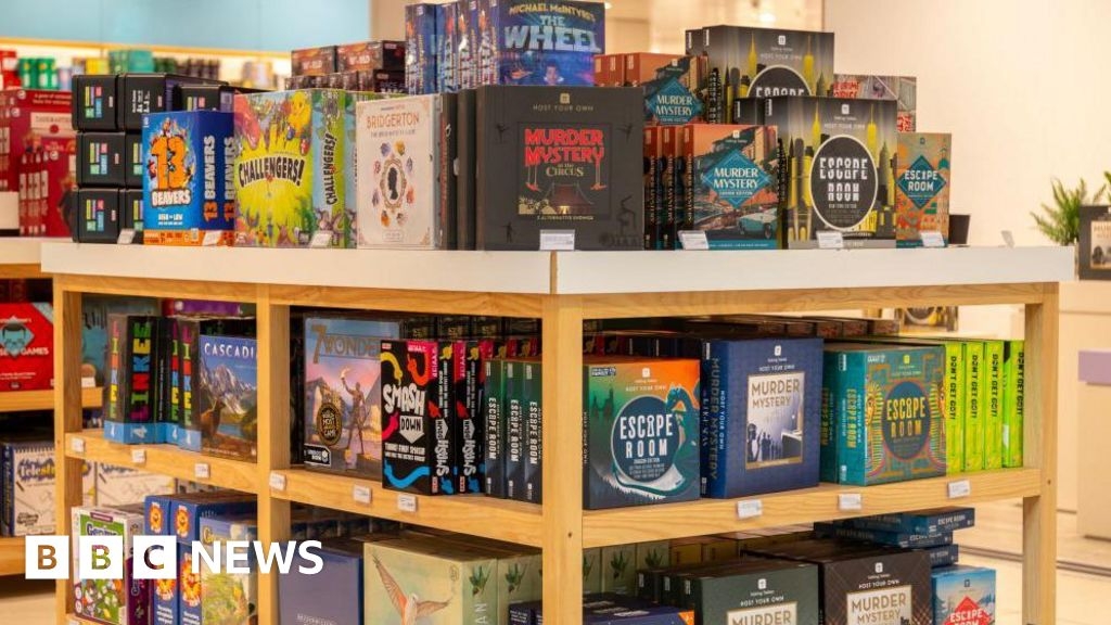Haringey man who stole board games from a Waterstone's avoids jail