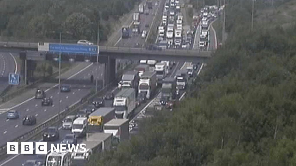 Severe M1 delays warning after 'damage incident' near Leicester