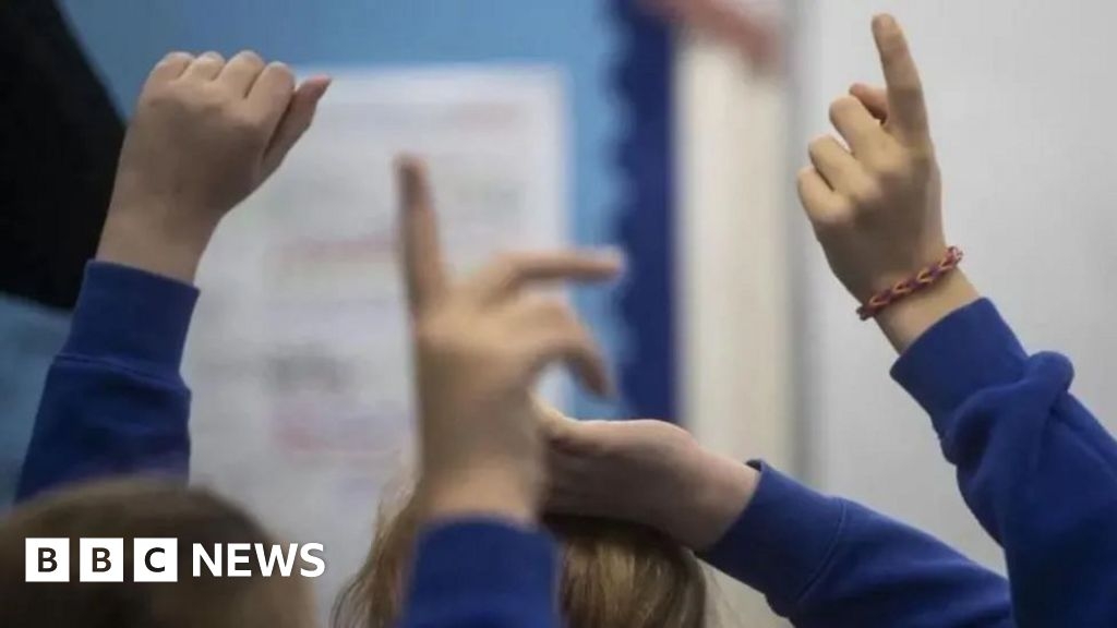 Replacement mobile classroom at Ballasalla Primary School backed