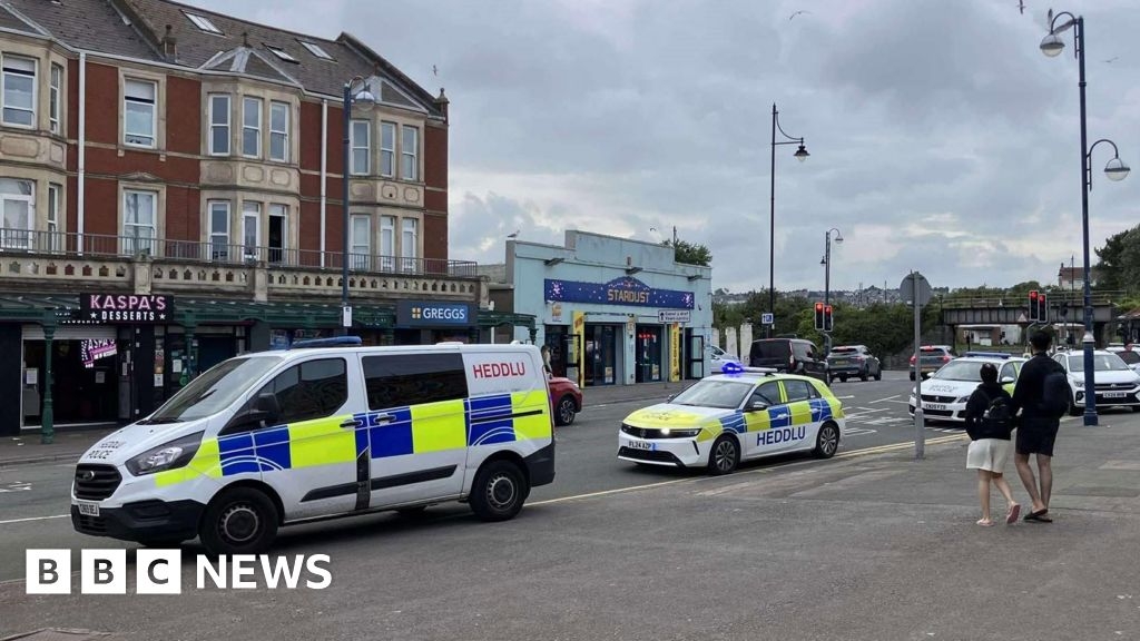 Barry Island: Police investigate boy's death at pleasure park