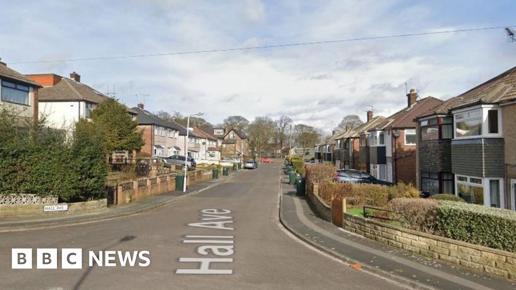 Bradford police officer assaulted after car fails to stop