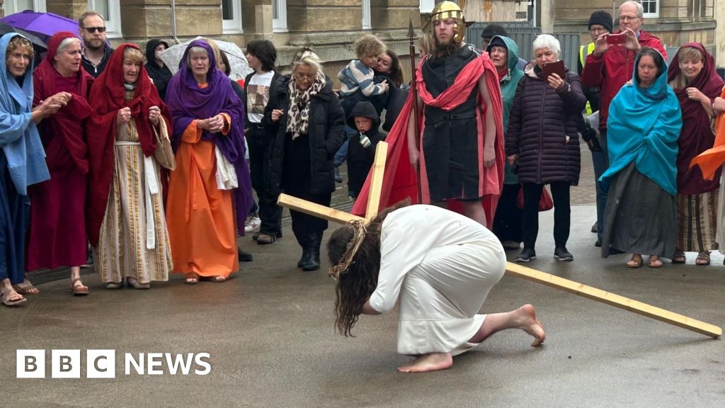 Crowds watch Gloucester Easter story street performance