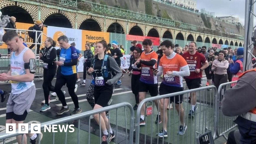 About 10,00 people are taking part in the Brighton half-marathon