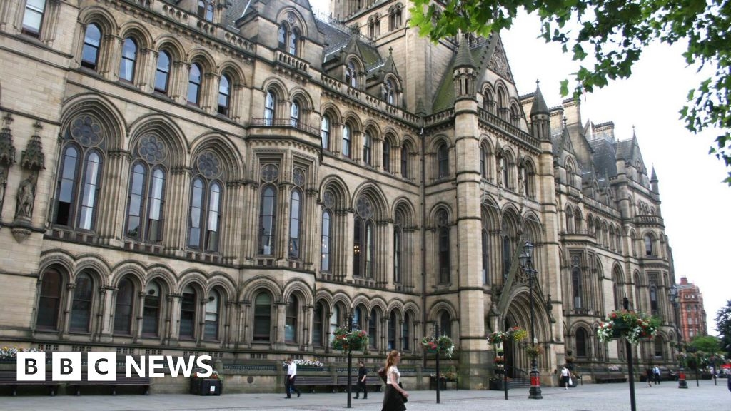 Baby drowned in bath while parents were on phones in other room