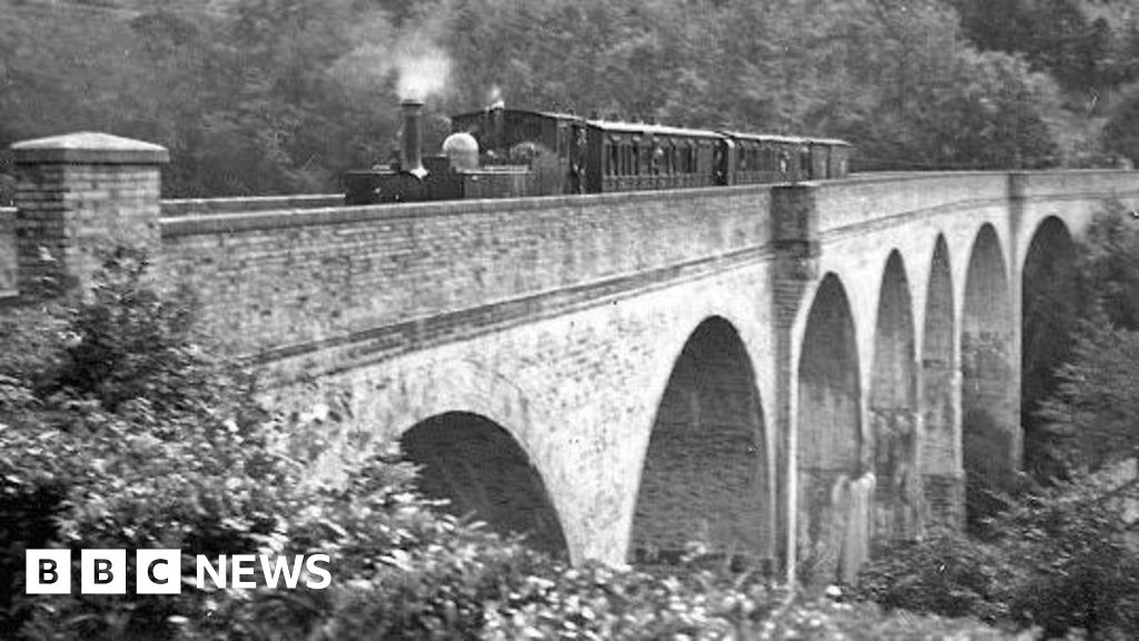 Devon viaduct opens to mark 200 years of modern railways