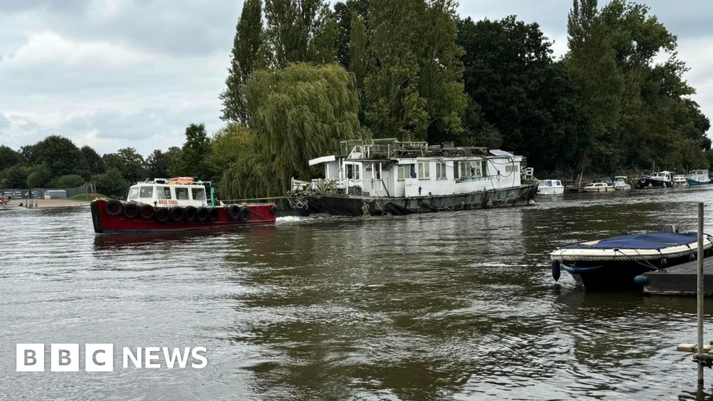 Fines proposed to tackle illegal moorings in Surrey