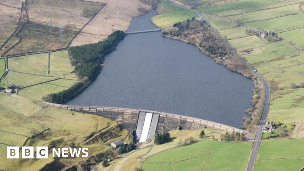 Ripponden: Baitings Reservoir search after reports girl fell in