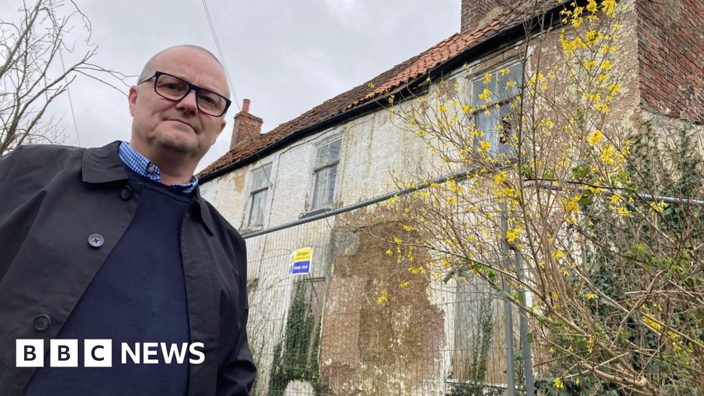Stockton resident fears grade II listed farm house will collapse