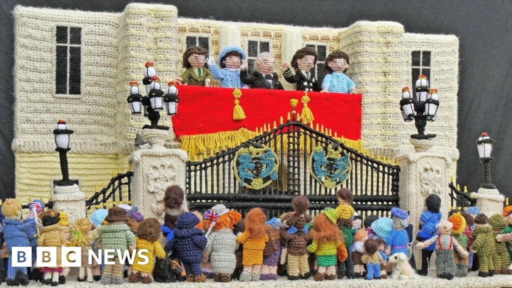 Knitted scenes of wartime Britain on display in Wells