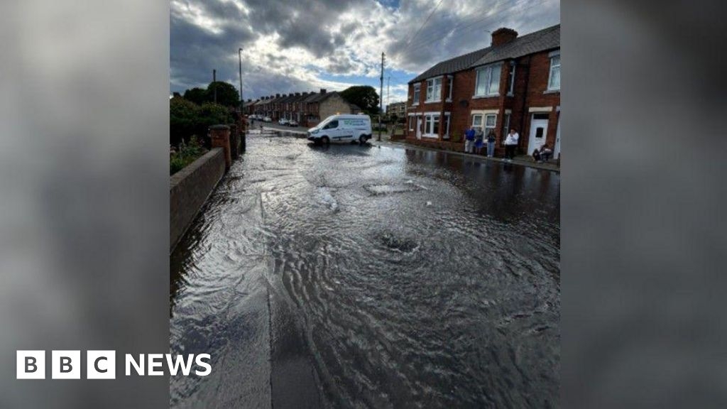 Washington street floods after water main bursts