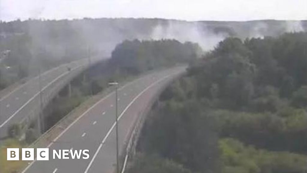 Avonmouth M5 traffic affected by smoke from nearby fire