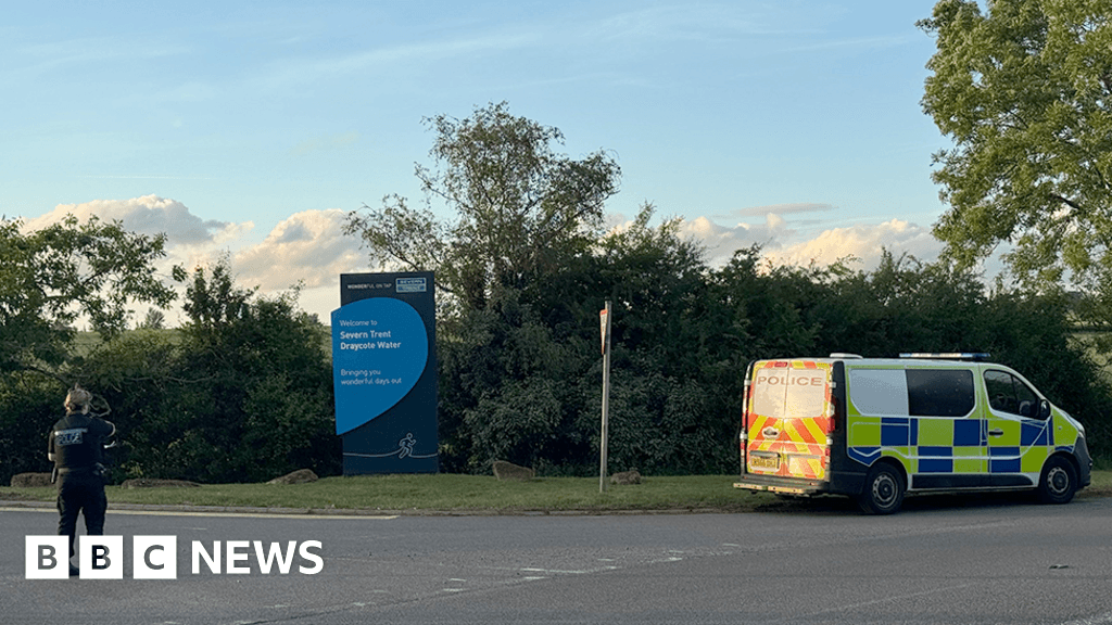 Teams search for missing father after boat capsizes at Draycote Water