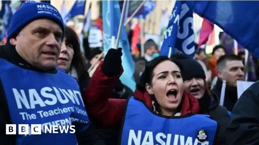 NI teachers offered 5.5% pay rise again