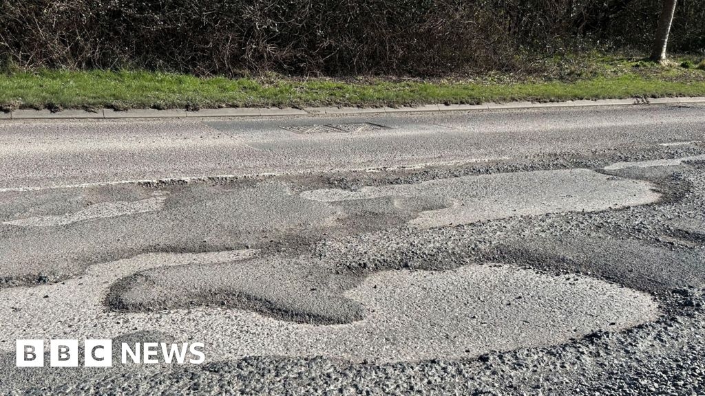 Drivers in Devizes complain of pothole-wrecked tyres and wheels