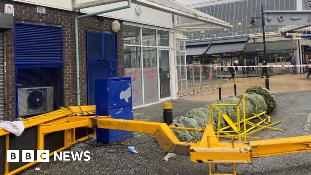 Bury Council fined after worker hurt while putting up Christmas Tree