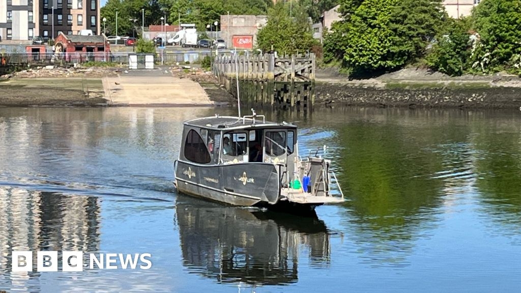 Last Clyde ferry service closes after new bridge opens