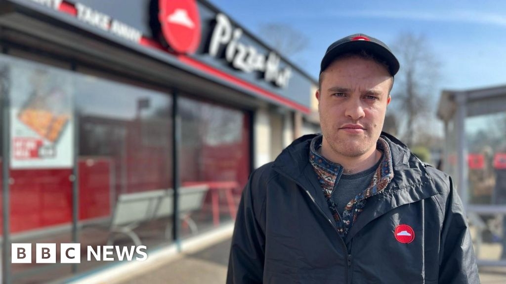 Pizza Hut workers accuse franchisee of docking wages