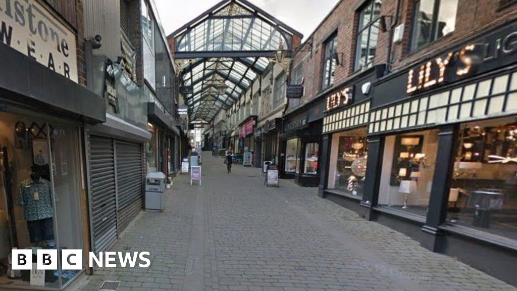 Barnsley bar's hours extended despite 'breast jiggling' incident