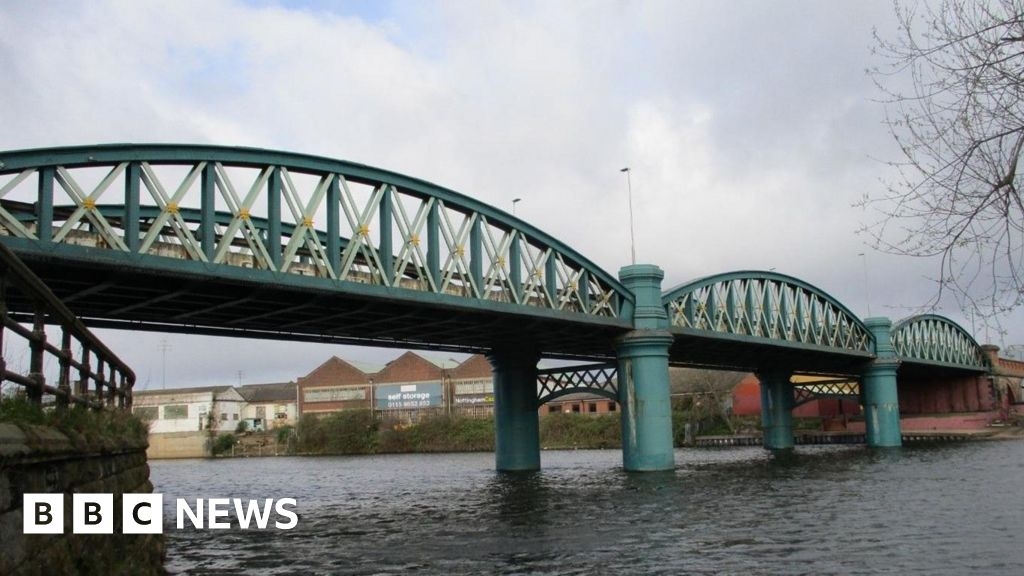 Bridge over River Trent to close for repainting work