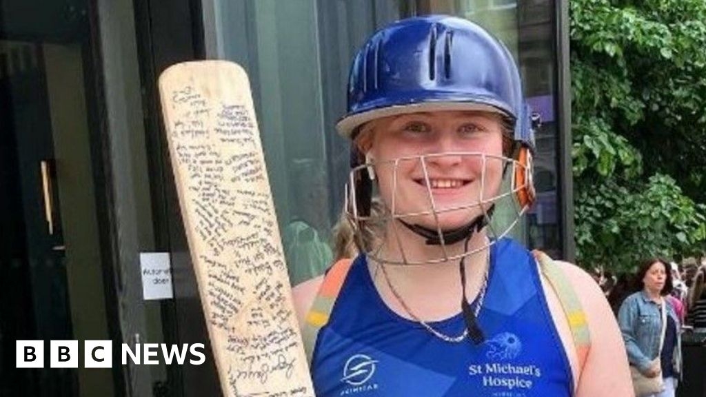 Manchester half marathon run in cricket kit in dad's memory